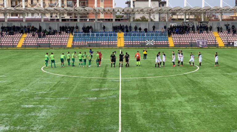 Frattese – Napoli United 0-0: reti bianche sotto la pioggia Frattese – Napoli United 0-0: reti bianche sotto la pioggia